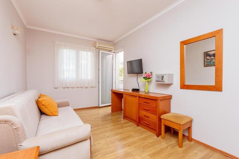 Guest House Perper Τίβατ Εξωτερικό φωτογραφία